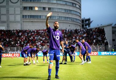 کاپیتان مصدوم استقلال با تیم به امارات می‌رود