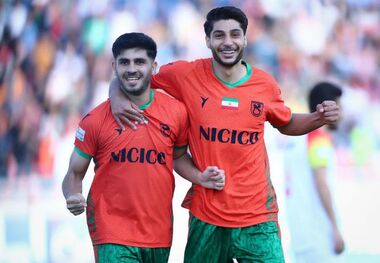 عکس| ستاره پرسپولیس مورد تقدیر باشگاه سابق قرار گرفت