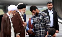 چرا عکس حسن یزدانی با شهید سید ابراهیم رئیسی بحث برانگیز شده؟

