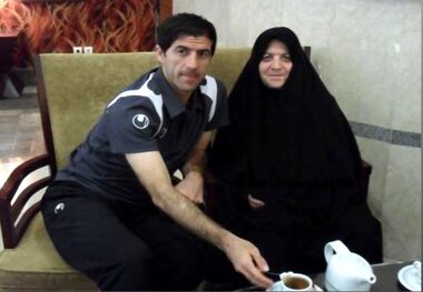 مادر کریم باقری درگذشت