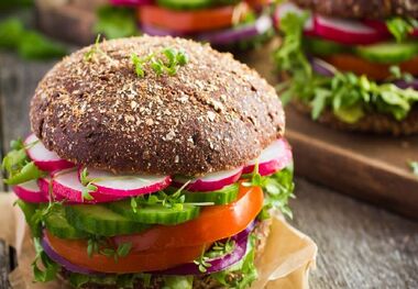 طرز تهیه‌ی ۴ نوع همبرگر رژیمی