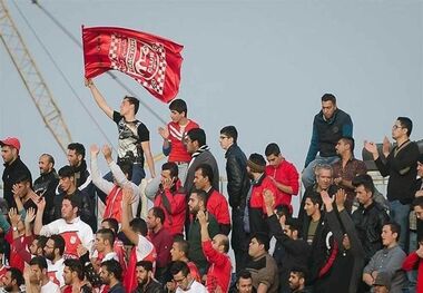شعار هواداران تراکتور علیه بازیکنان و نصیرزاده