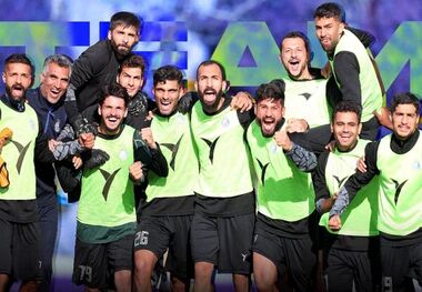 استقلالی ها با مسخره کردن پرسپولیس چه سودی می برند؟

