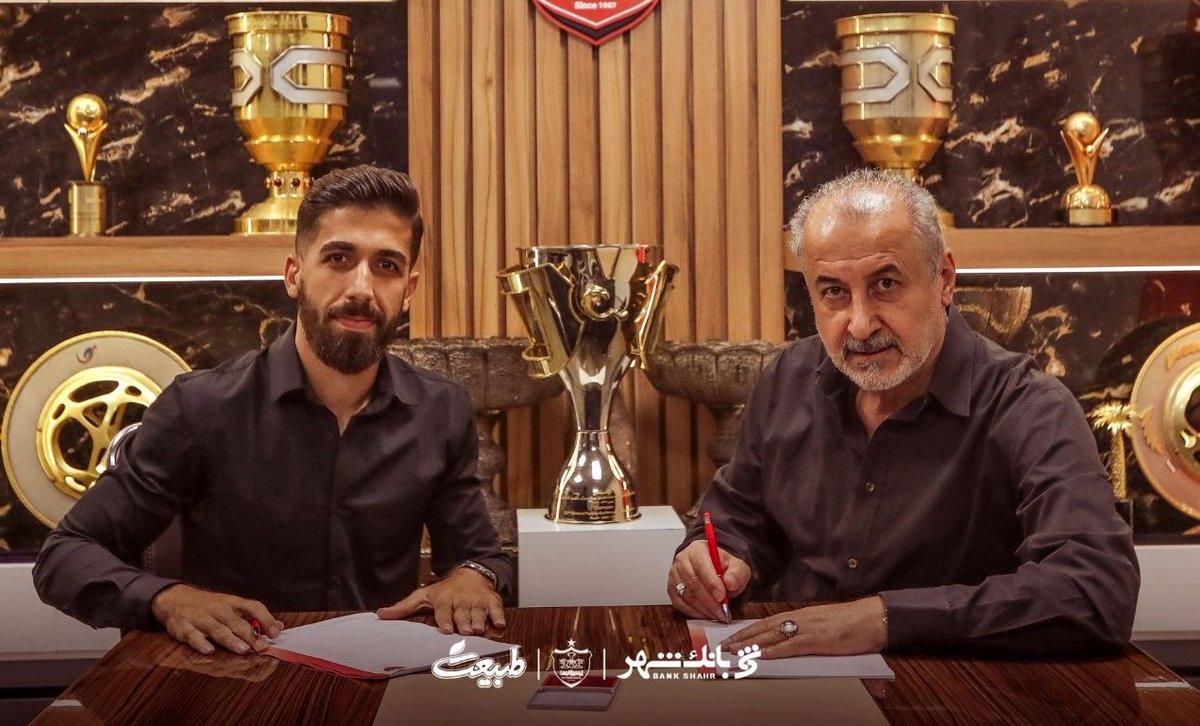 عکس | رسمی: فرشاد فرجی با پرسپولیس تمدید کرد