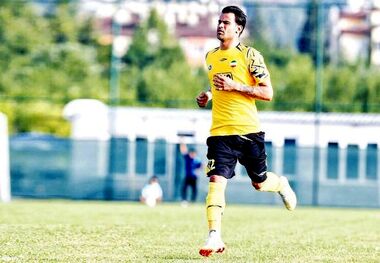 (ویدیو) حضور آل‌کثیر در تمرین سپاهان پس از اخراج دو هفته‌ای 