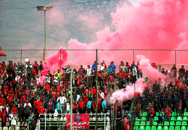 تعداد هواداران پرسپولیس در زمین فوتبال شهید وطنی