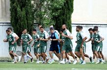 گرد و خاک موسیمانه در تمرین استقلال