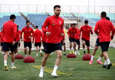 عکس | عباس قادری برای روحیه دادن به اردوی پرسپولیس رفت