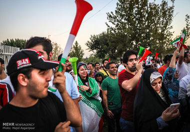 بوق در ورزشگاه ممنوع به جز این افراد