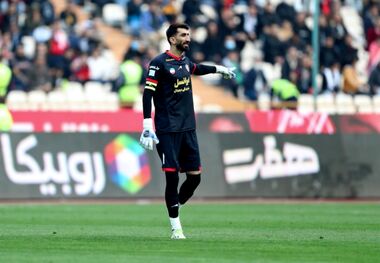عصبانیت بیرانوند از توپ‌جمع‌کن

