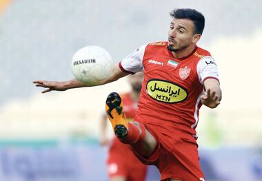 بنز سوار پرسپولیسی مقابل درخروجی!