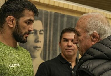 منصور برزگر: مربی حسن یزدانی تعهد بدهد و بیاید!