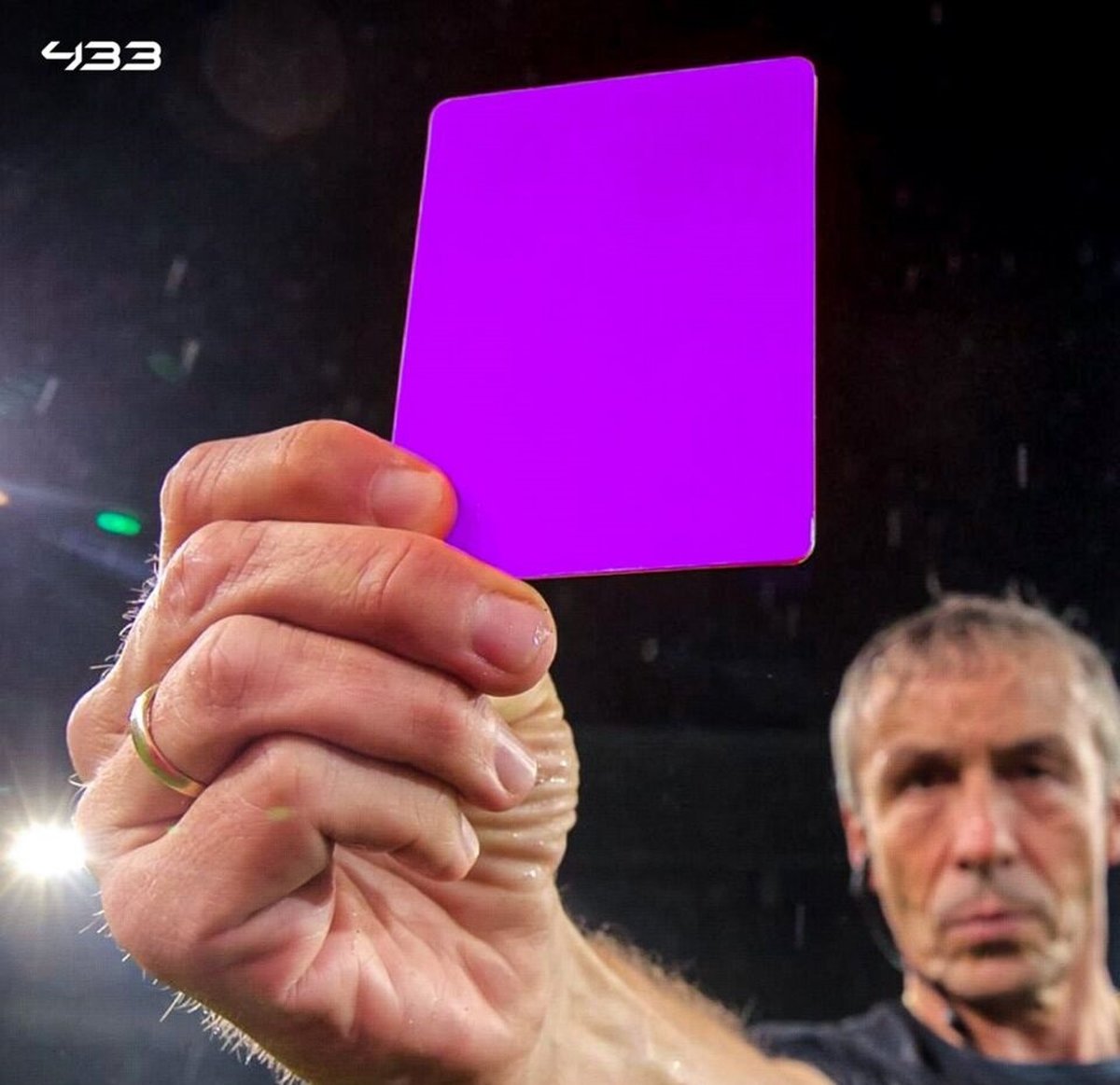 کارت بنفش وارد فوتبال می‌شود!